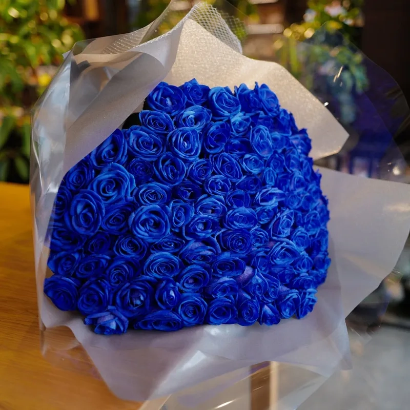 Sắc xanh lạnh lùng của hoa hồng xanh màu lạnh