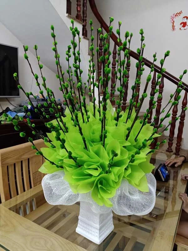 Hoa Nụ Tầm Xuân dài tô điểm bàn ăn thêm sinh động